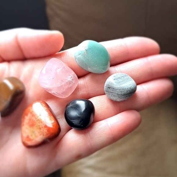 8 PC Beginners Earth Boho Chakra Crystal's Set - Picture 5 of 9